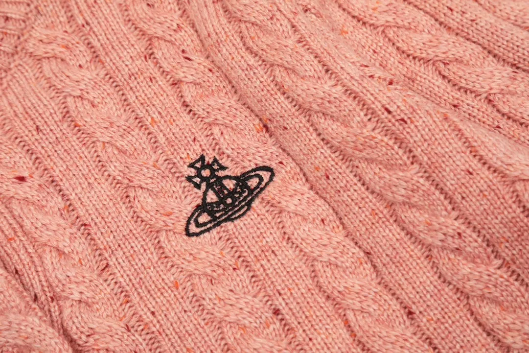 vivienne west wood Vivienne heavy duty twist multi-color classic cardigan knitted sweater wool 2024 autumn latest🧩 15% merino cotton wool 85% wool blend 🧩Correct Italian🇮🇹100% wool washed wheat logo Size: S -M- L Color: white, dark gray, blue, watermelon red